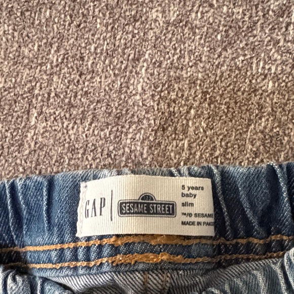 GAP Light Blue Kids Jeans with Elmo Embroidery (new without tag) - Picture 2 of 2